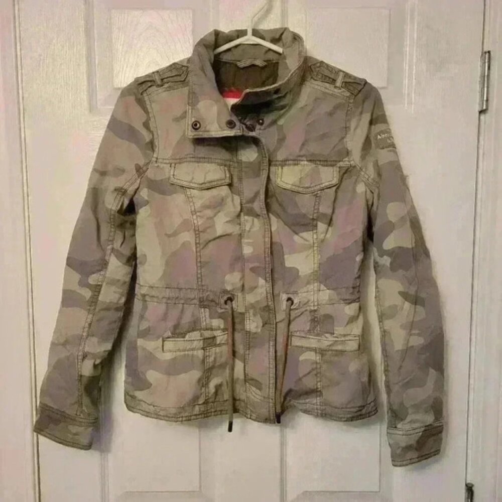 Abercrombie  & Finch Camo Quilted Y2K Jacket Coat Pockets Size S